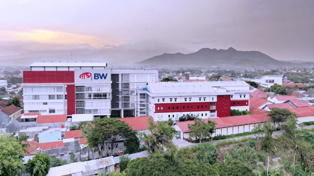 IIK Bhakti Wiyata Kediri: Pusat Pendidikan Kesehatan Modern